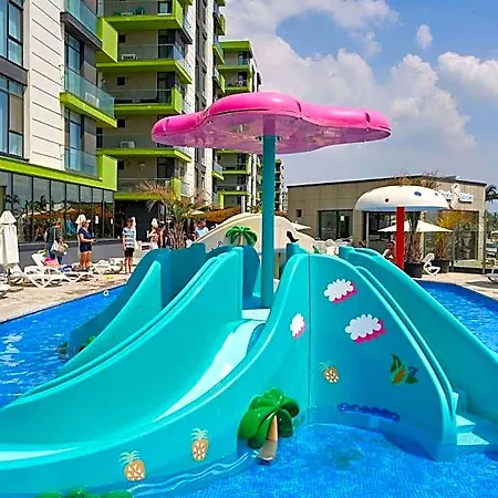 Sunshine Alessi Pool & Hotel